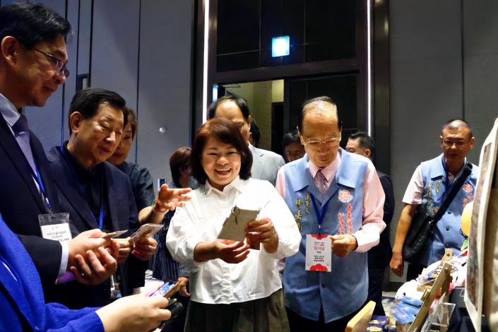 0_黃敏惠市長向韓國友人親切互動 介紹嘉義市 (4)