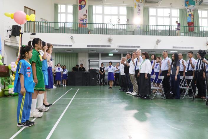 0_黃敏惠市長向優秀女童軍致敬.JPG