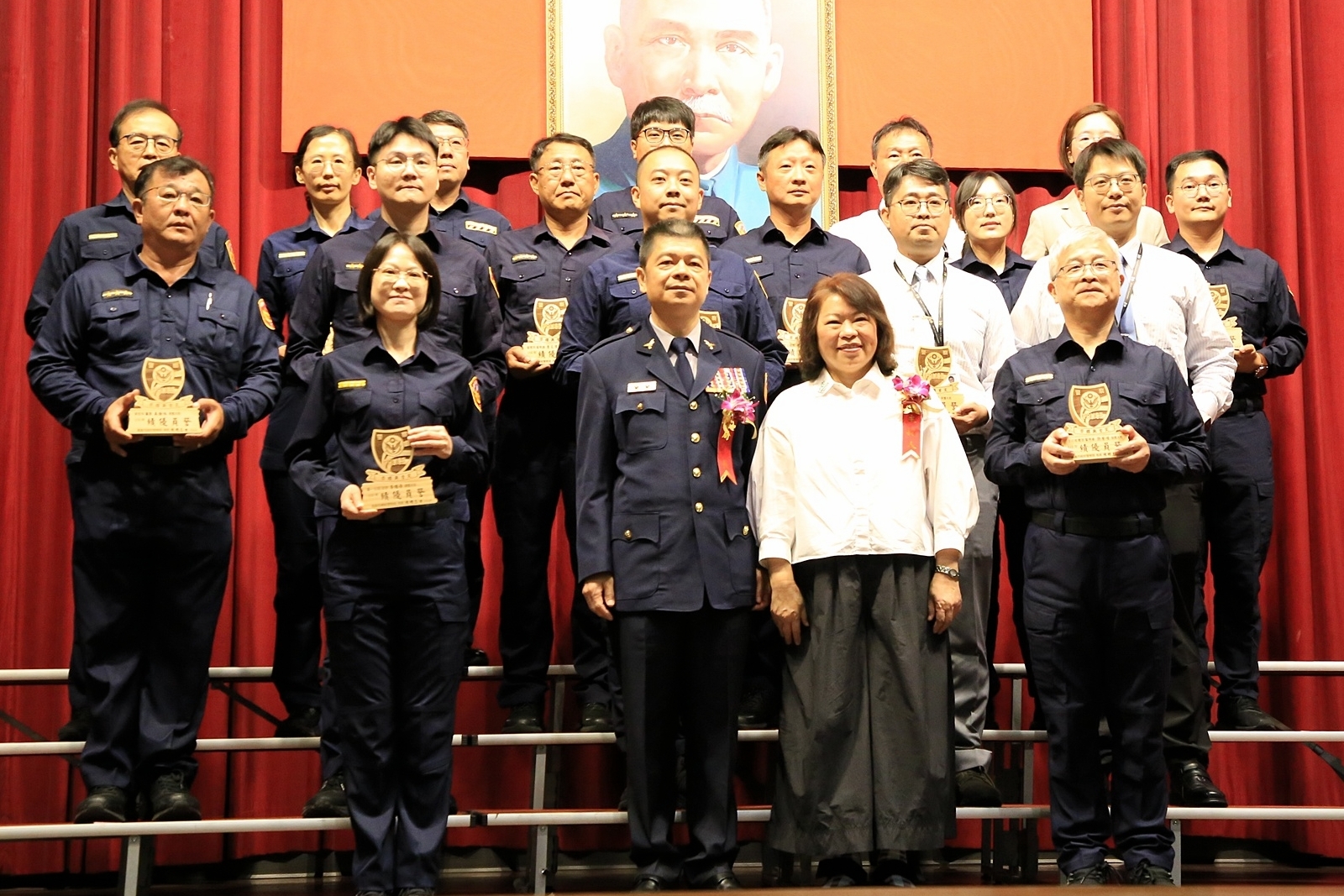 0_黃敏惠市長頒獎 (3).JPG