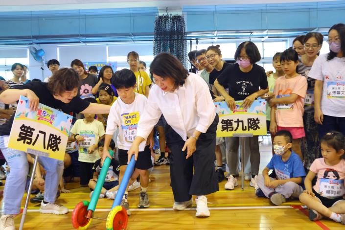 0 黃敏惠市長與大小朋友「童」在一起玩出健康 (4).JPG