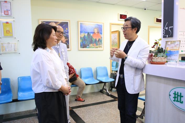 0 醫療典範宋思權診所喬遷 黃敏惠市長溫馨探訪 (3).JPG