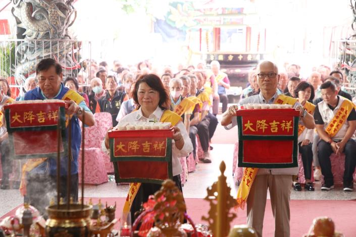 0_嘉邑鎮天宮關聖帝君誕辰 黃敏惠市長祈願共創城市幸福(2).JPG