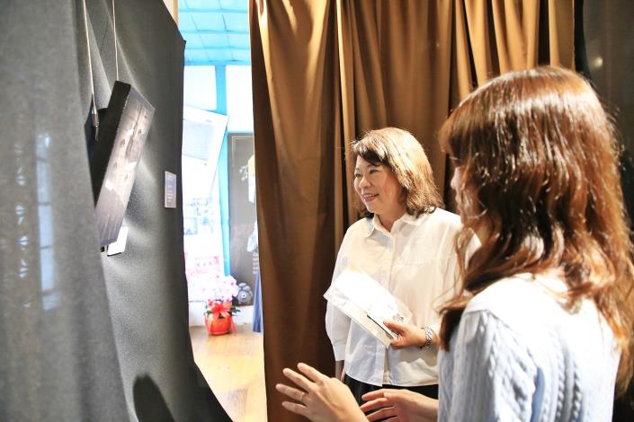 17歲高中生創意點亮嘉義舊監!「情緒視覺化」策展完美落幕,市長大讚青年行動力