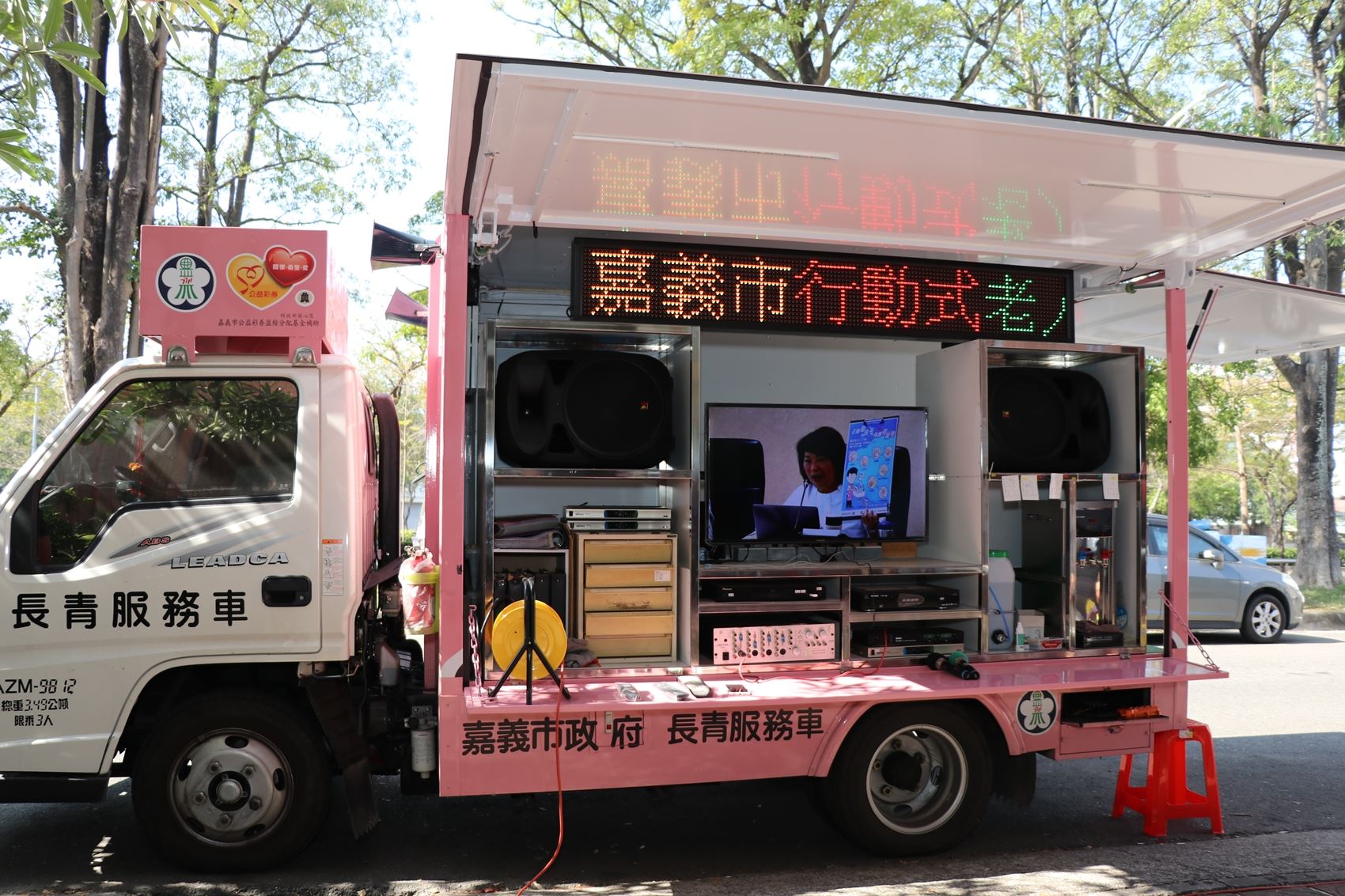 文康車上播放防疫宣導_嘉義市政府提供 (2).JPG