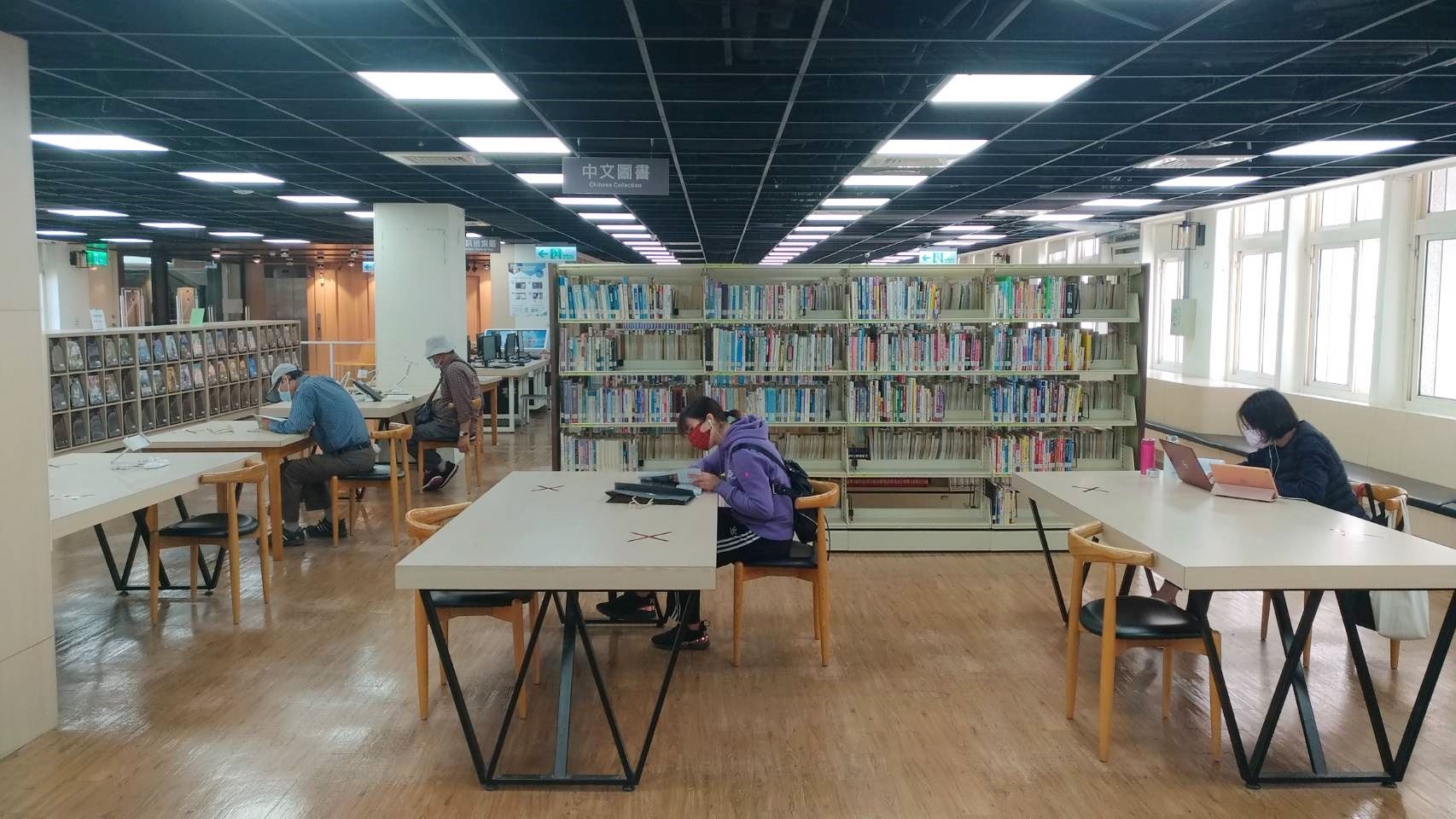 政治大學達賢圖書館 創意展演室已加購和室椅 同學的聲音我們聽到了 請同學愛惜使用 為了您的腰著想 Facebook