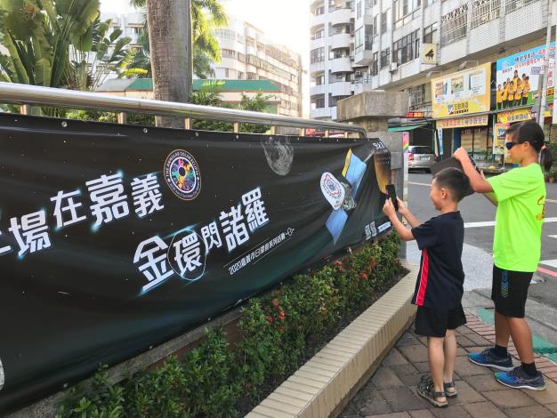 0蘇淑菁小兒子與大女兒闖關中