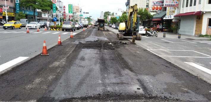 01垂楊路(和平路至安和街)進行刨除作業時天氣良好未降雨