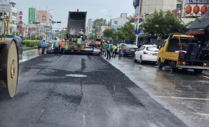03材料送至工區時降雨，為維護通行安全，請廠商先行鋪設
