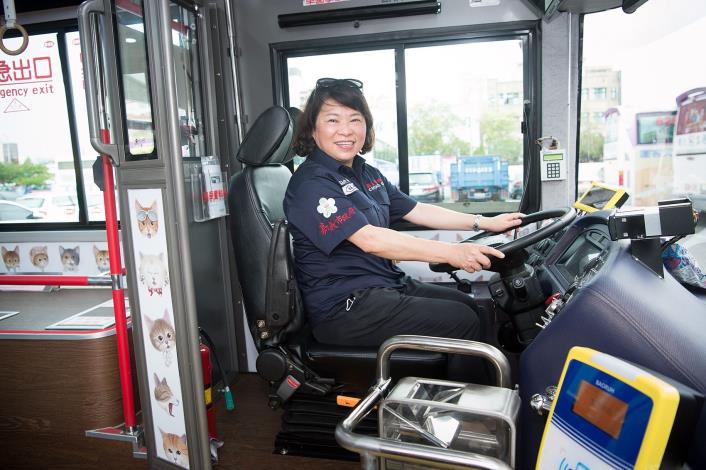 01_黃市長電動公車 (1)