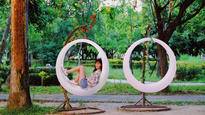 LINE_金戒指鞦韆在北香湖公園裡展現超級浪漫.JPG