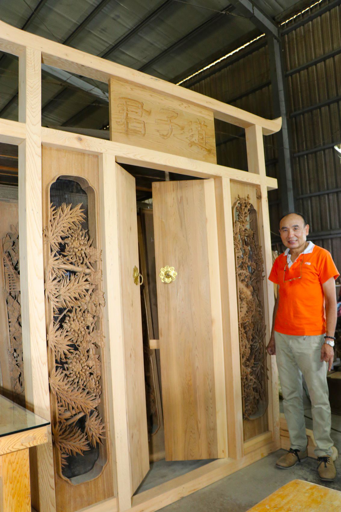 嘉義市鑿花工藝師陳佐民培育木業新血