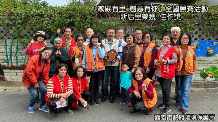 新店里志工合照