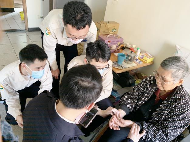 10替代役替長者量測心跳