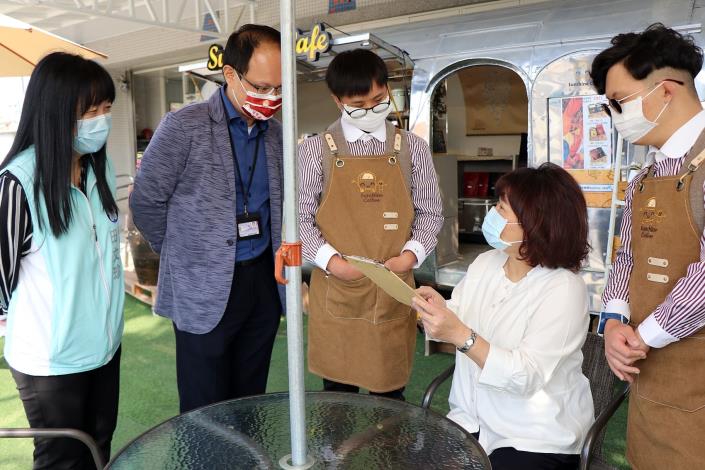 晨光青年接待市長_嘉義市政府提供