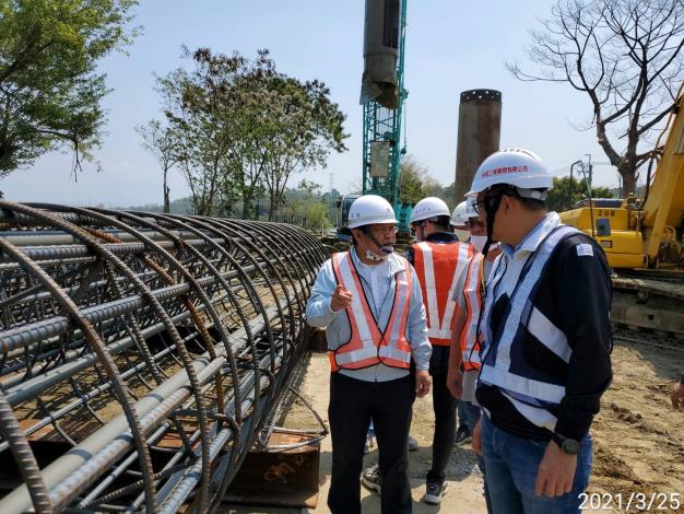 0FB8嘉義市政府工務處處長日前至工地視察