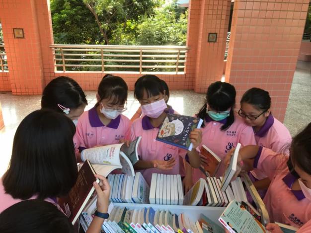 0_民生國中_晨讀書車活動