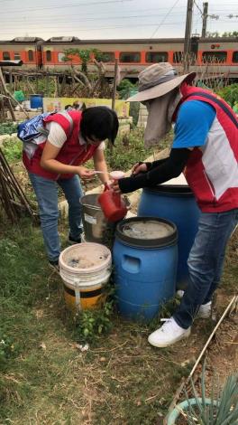 0_菜園儲水容器清理 (2)