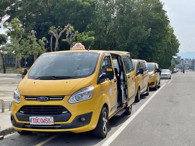 B 熱心小黃加入疫苗接種特約計程車帶老人接種 (3).JPG
