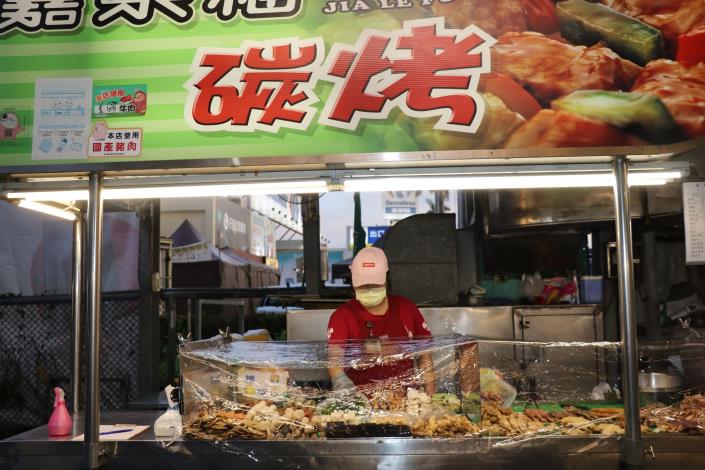 0 夜市業者須落實三罩(口罩、面罩、食物遮罩).JPG