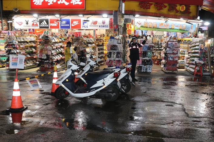 8 人流管制.JPG