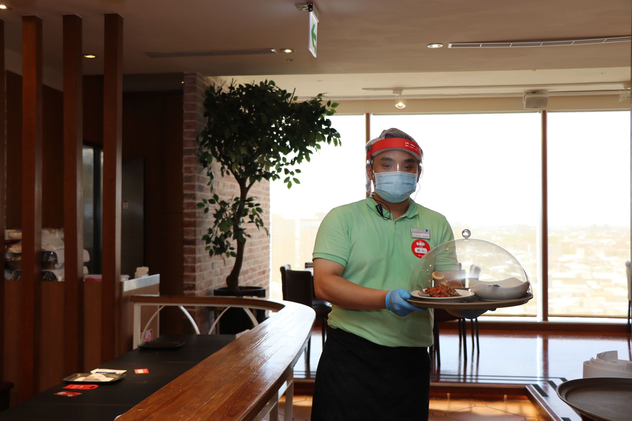 0 官網 3 業者出菜加蓋食物遮罩.JPG