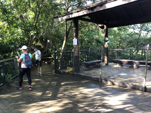 蘭潭後山步道涼亭原本封閉 27日後將開放