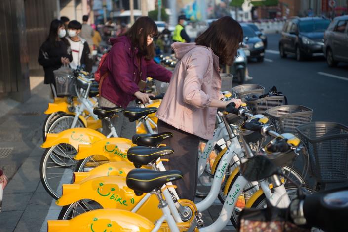 1 民眾搭乘Youbike .JPG