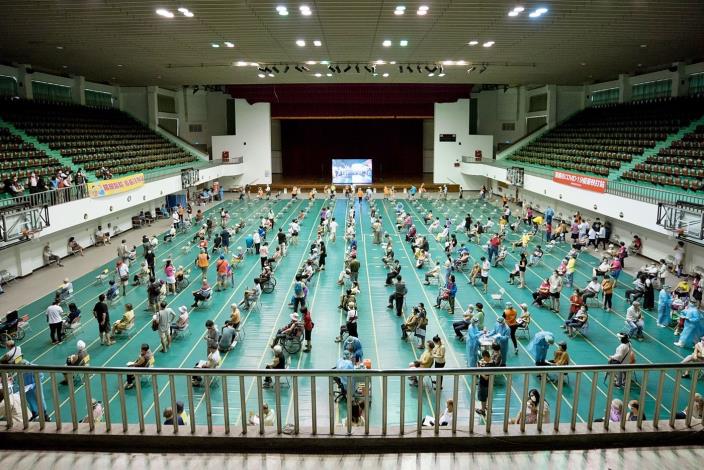 莫德納第二劑9月28日接種  (圖為：港坪運動公園體育館  大型接種站資料照片) (1)