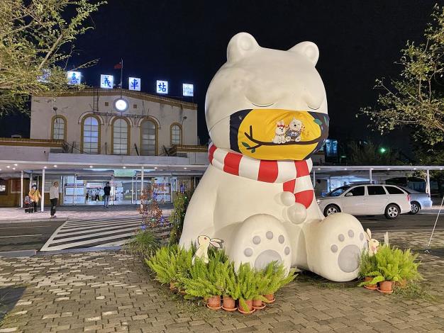 B1 沉睡大白熊 中秋口罩與嘉義火車站.JPG