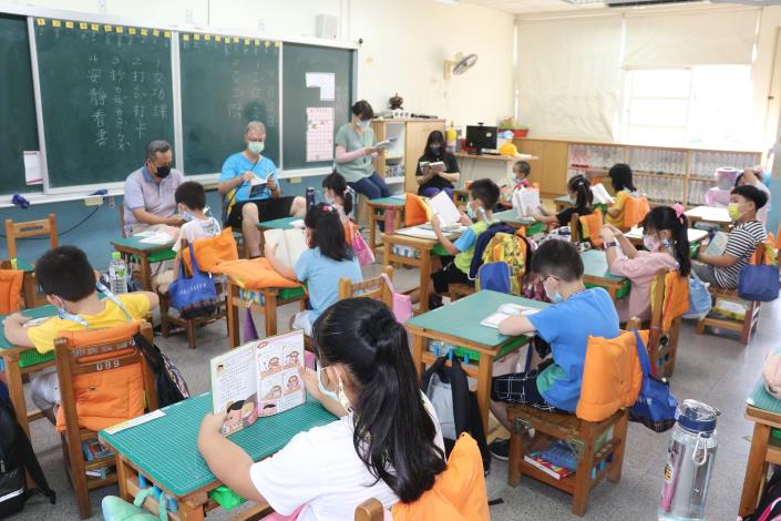 9 民族國小早上推行寧靜閱讀 (2).JPG