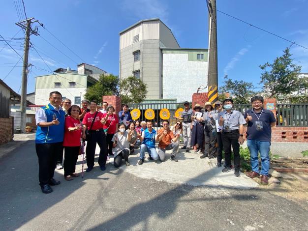 圖1 後湖社區志工團隊與建築園冶獎審查委員