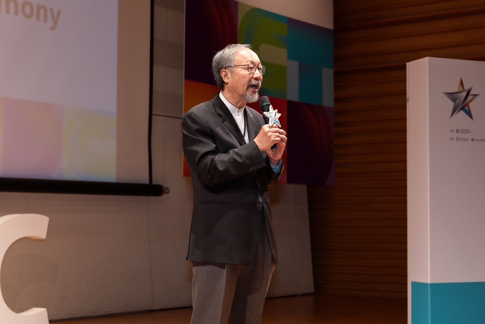 0 國立臺灣師範大學設計系名譽教授林磐聳