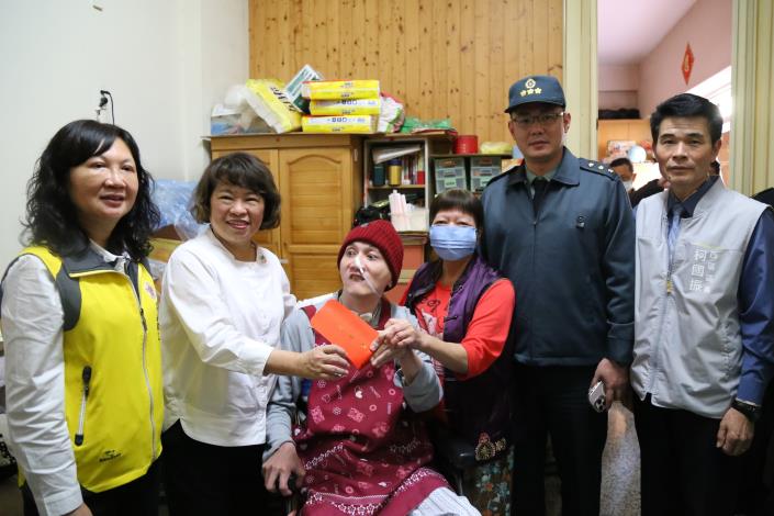 A_黃敏惠市長關懷身心障礙退伍軍人 致贈春節慰問金 (1).JPG