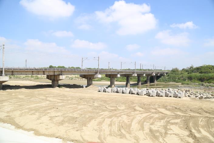 0_八掌溪河岸.JPG