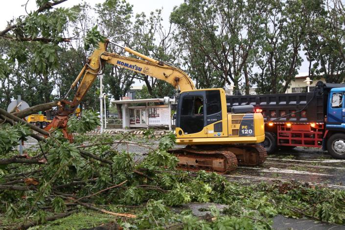 0_丹娜絲颱風重創嘉義市　市府啟動四階段復原行動 全市主要幹道全數恢復正常通行 (4).JPG