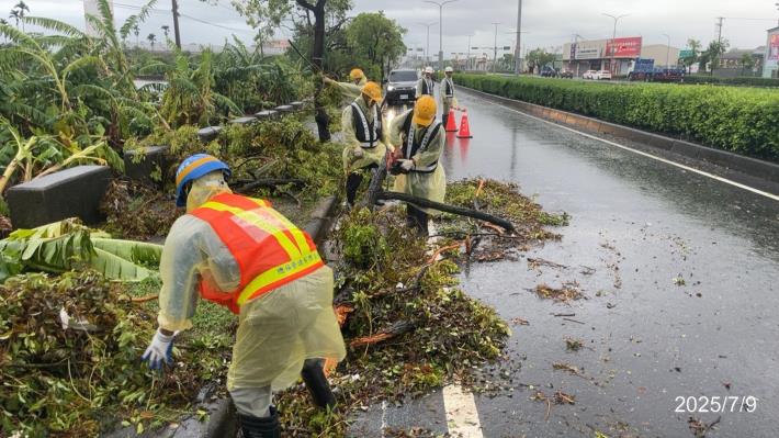 0_丹娜絲颱風重創嘉義市　市府啟動四階段復原行動 全市主要幹道全數恢復正常通行 (2)