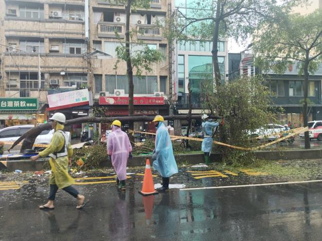 0_丹娜絲颱風重創嘉義市　市府啟動四階段復原行動 全市主要幹道全數恢復正常通行 (1)