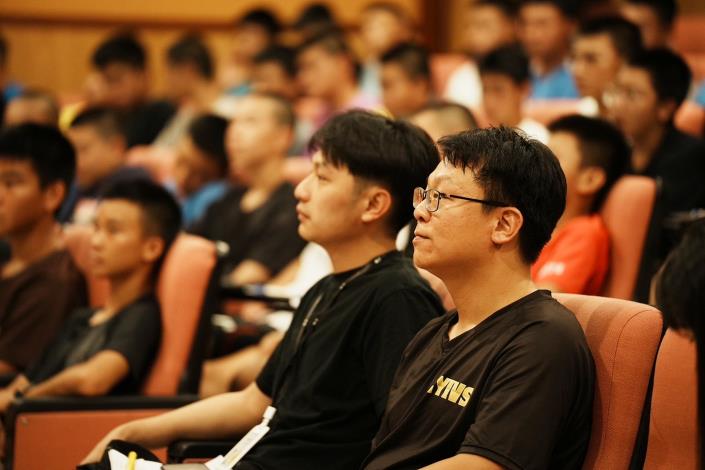 8-嘉義市政府智慧科技處與嘉義高中、嘉義高工師長共同推動「青年跨域創新培育計畫」