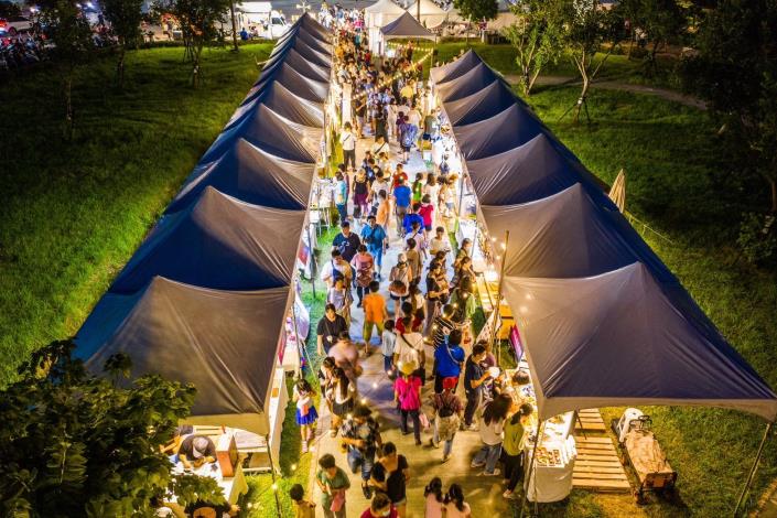 0 光織影舞結合演出、市集 每年為嘉義市帶來人潮 (1)