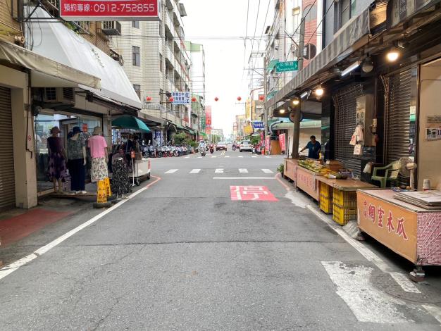 0_視覺效果增強版紅底白字停(讓)標線 (2)