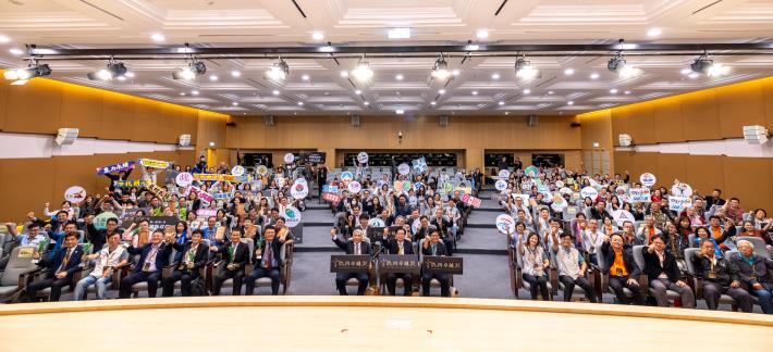 114年農再卓越獎_全體大合照 (1)