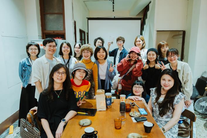 華瑞開發股份有限公司（Achu 弎秋）攜手拉呼拉呼咖啡甜點選物店、藌橘 ORANGE COFFEE&GOODS.，推出《嘉常》導覽手冊，讓「在嘉的人」留住生活溫度，「來嘉的人」發現探索樂趣。