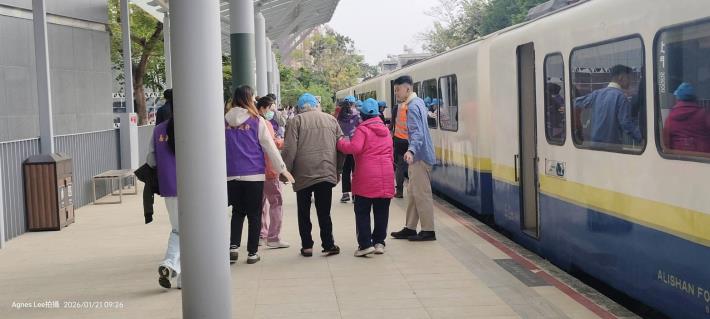 0_嘉義巿關懷長者「森鐵福森栩悅號體驗圓夢之旅」 (6)