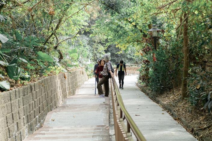 0_嘉義市蘭潭好漢坡323階全新亮相 大白熊陪你迎新年慢遊嘉義 (2)