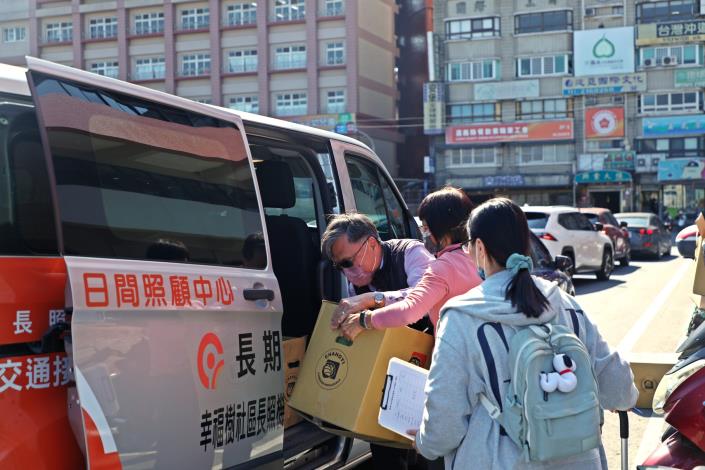 0_嘉義市認購雲林高麗菜 並捐贈予各社福機構據點 (8).JPG