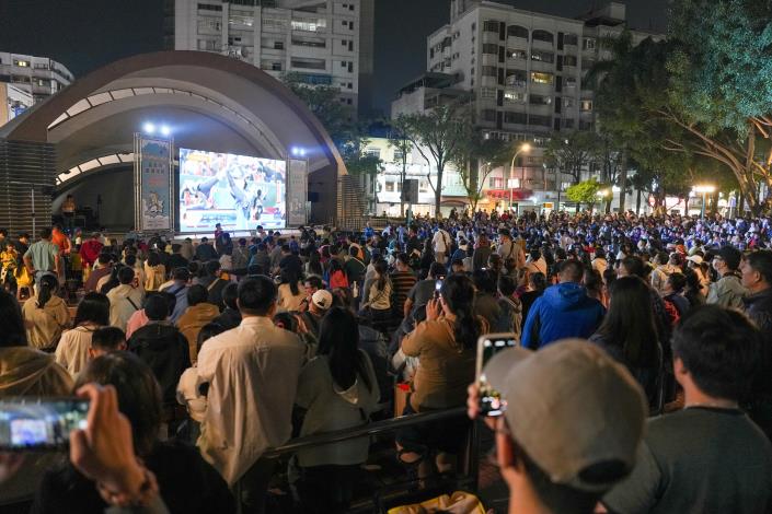 0 嘉義市政府在棒球賽事期間 轉播多場活動 吸引球迷共同應援 (3).JPG