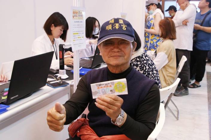 0_領取振興商圈夜市券的民眾對活動表示肯定 (5)