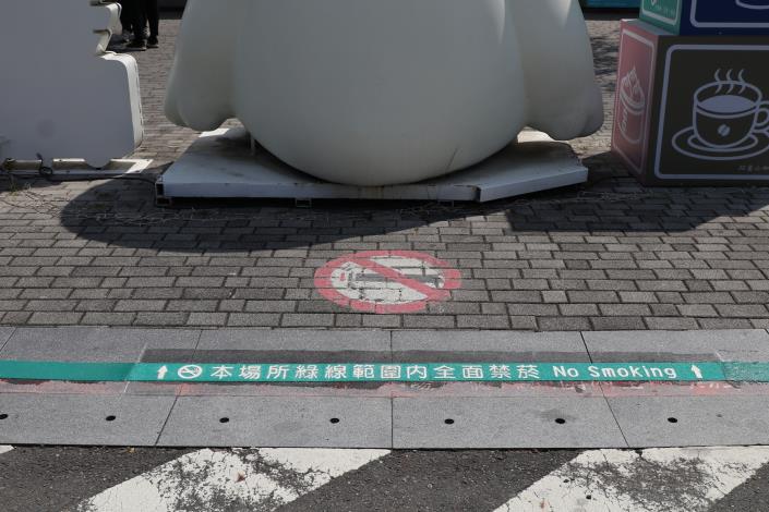 0_嘉義火車站前廣場禁菸標線.JPG