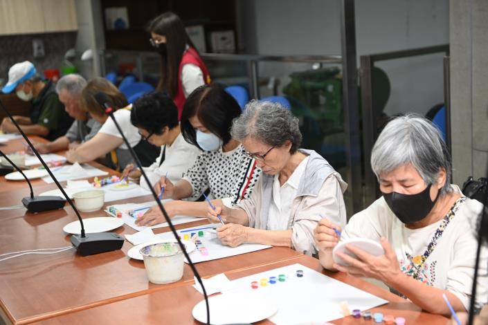 0_結合嘉義市IP「桃喜」彩繪創作，透過手作體驗讓照顧者在創作中紓壓 (2).JPG