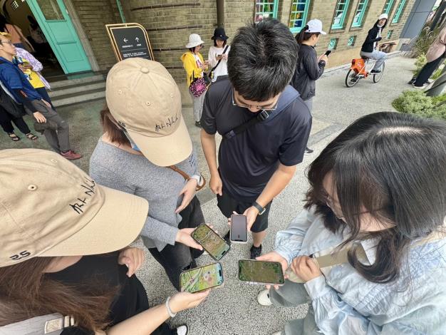 0 嘉義市區湧入許多遊玩皮克敏的人潮 (1)